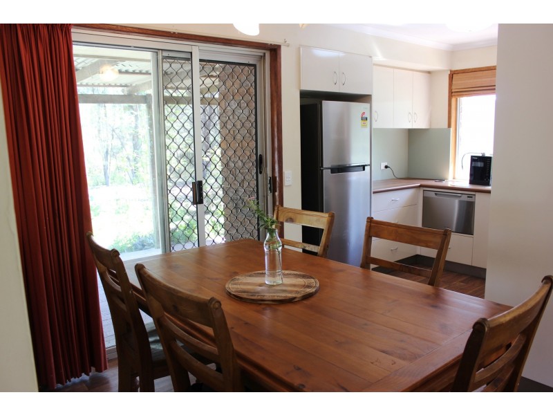 16 Air Force Road, Helidon QLD 4344