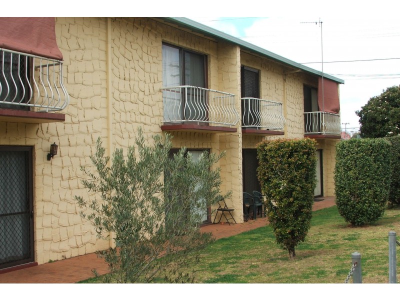 2/67 Taylor Street, Newtown QLD 4350