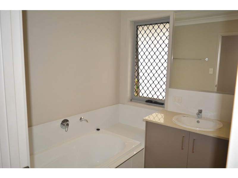 1/20A Alpine Court, Cranley QLD 4350