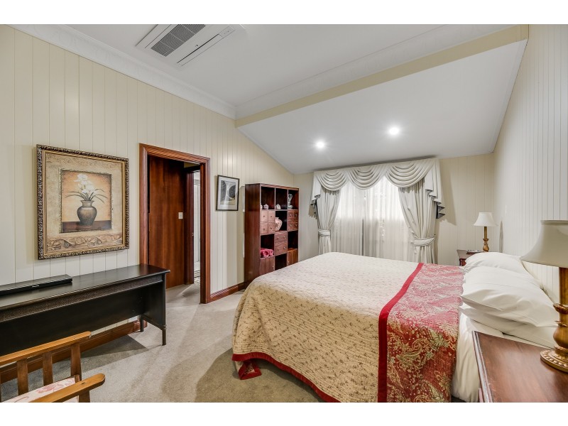 1 & 3/4 Burstow Street, East Toowoomba QLD 4350