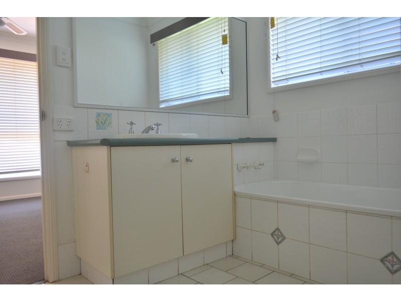 72 Glenvale Road, Harristown QLD 4350