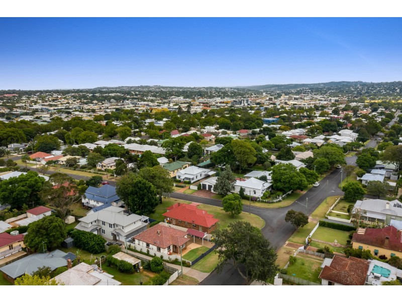 87 Phillip Street, South Toowoomba QLD 4350