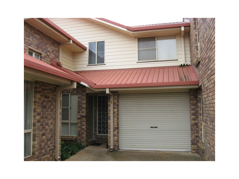 2/390 Stenner Street, Kearneys Spring QLD 4350