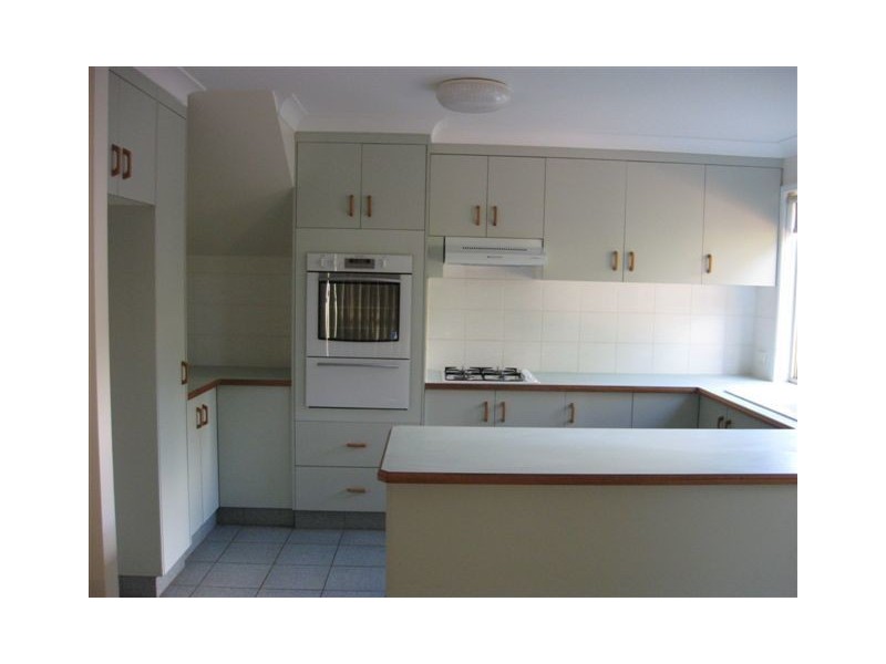 2/390 Stenner Street, Kearneys Spring QLD 4350