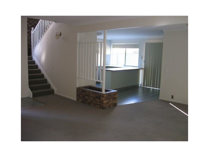 2/390 Stenner Street, Kearneys Spring QLD 4350