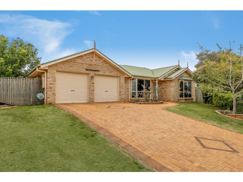 16 Bernborough Court, Glenvale QLD 4350