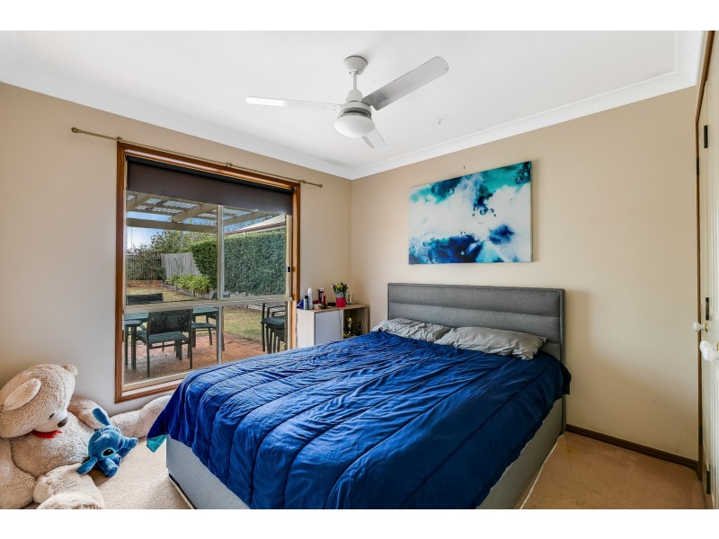 16 Bernborough Court, Glenvale QLD 4350