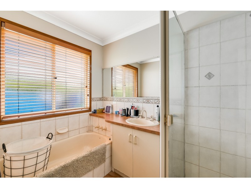 16 Bernborough Court, Glenvale QLD 4350