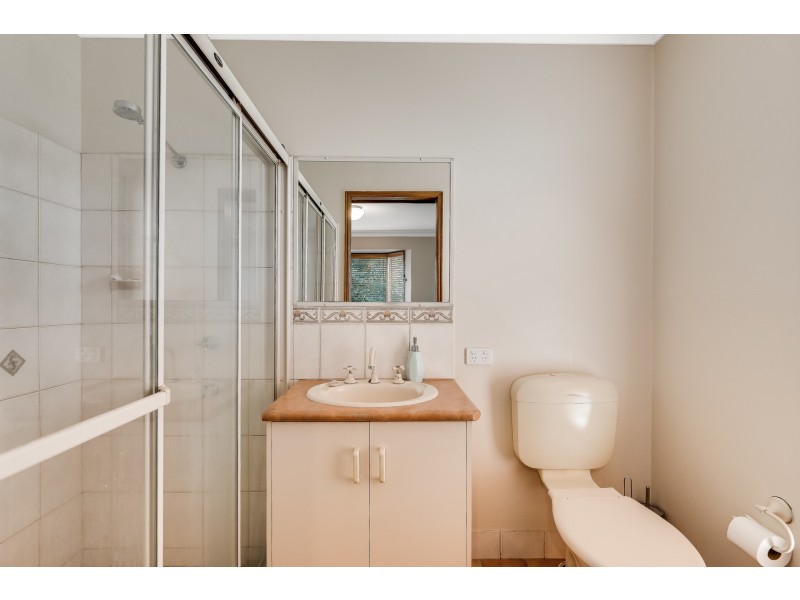 16 Bernborough Court, Glenvale QLD 4350