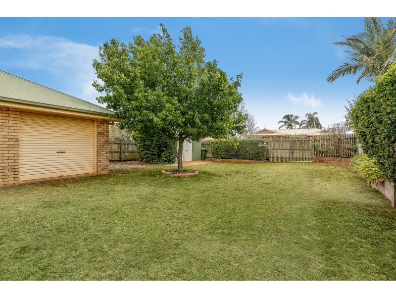 16 Bernborough Court, Glenvale QLD 4350