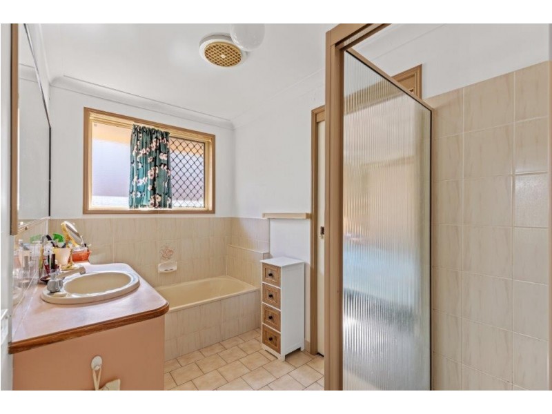 2/6 Araluen Street, Kearneys Spring QLD 4350