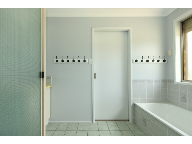 534 South Street, Glenvale QLD 4350