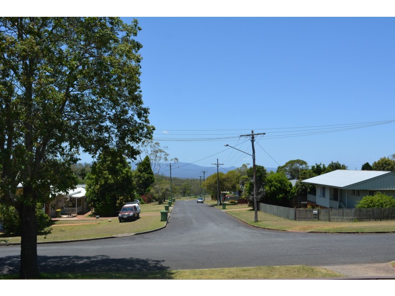 16 Ross Street, Mount Lofty QLD 4350
