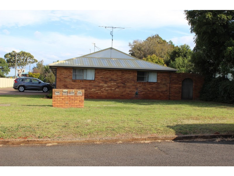 3/4a Cathro Street, Rockville QLD 4350