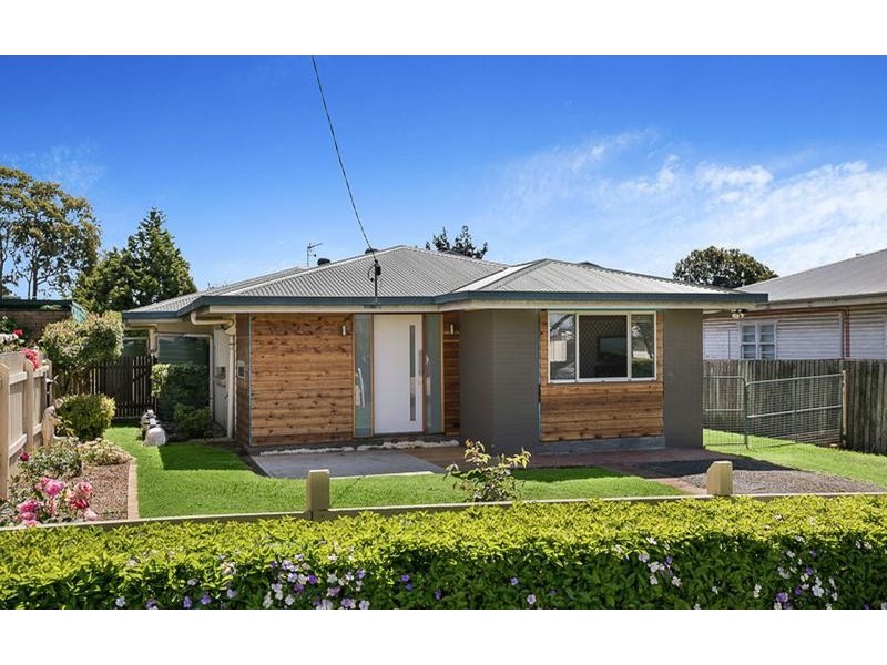 11 Rose Street, Wilsonton QLD 4350