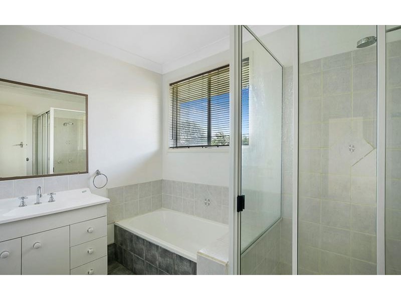 11 Rose Street, Wilsonton QLD 4350