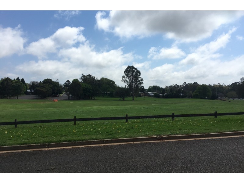 24 Stone Street, Wilsonton QLD 4350