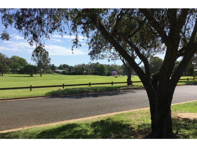 24 Stone Street, Wilsonton QLD 4350