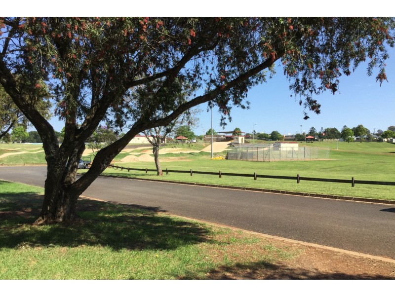 24 Stone Street, Wilsonton QLD 4350