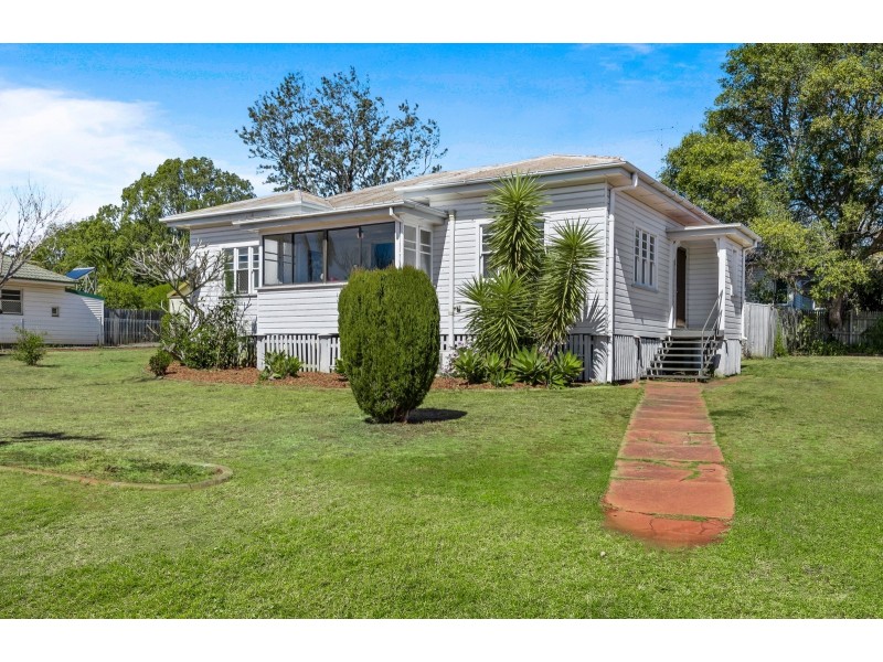 32 Avondale Street, Newtown QLD 4350