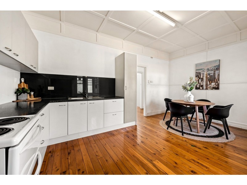 32 Avondale Street, Newtown QLD 4350