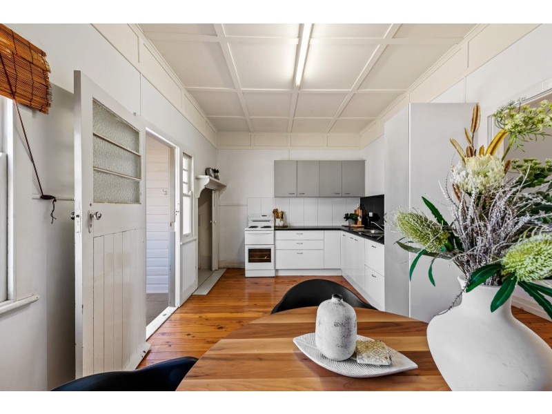 32 Avondale Street, Newtown QLD 4350