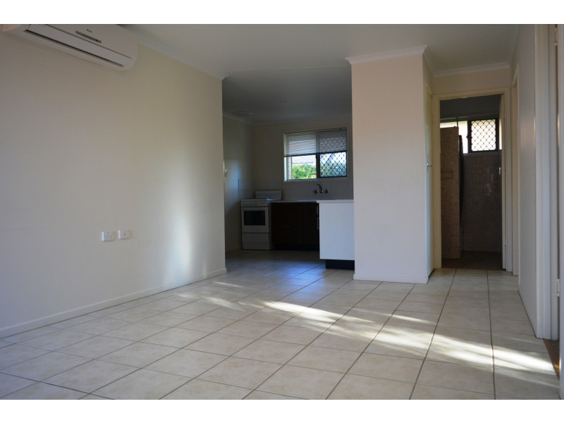 2/20 Kirklees Street, Newtown QLD 4350