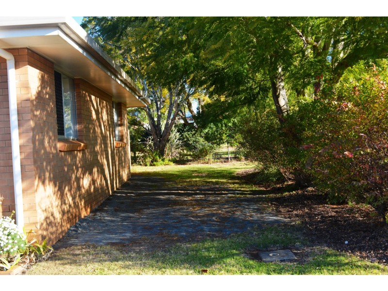 2/20 Kirklees Street, Newtown QLD 4350