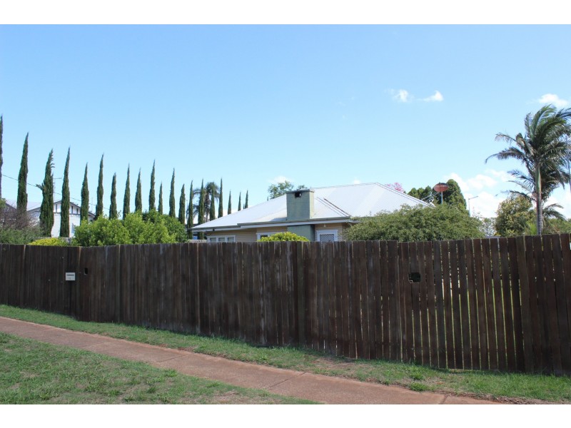 16 Ipswich Street, East Toowoomba QLD 4350