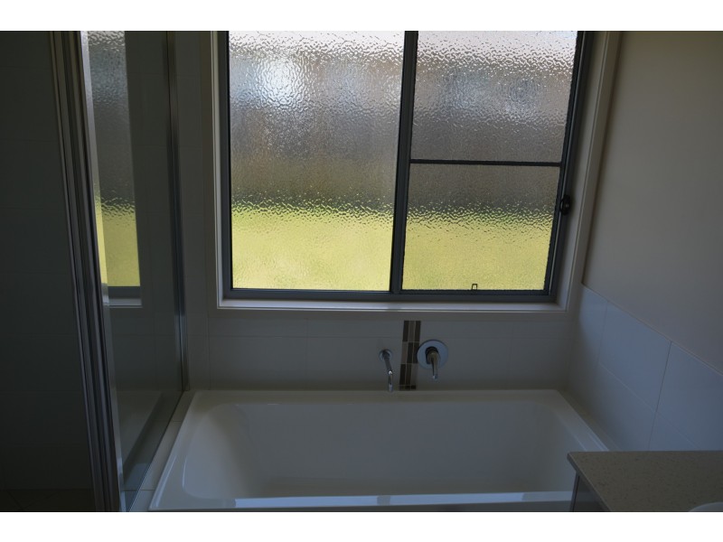 60 Edwin Street, Westbrook QLD 4350