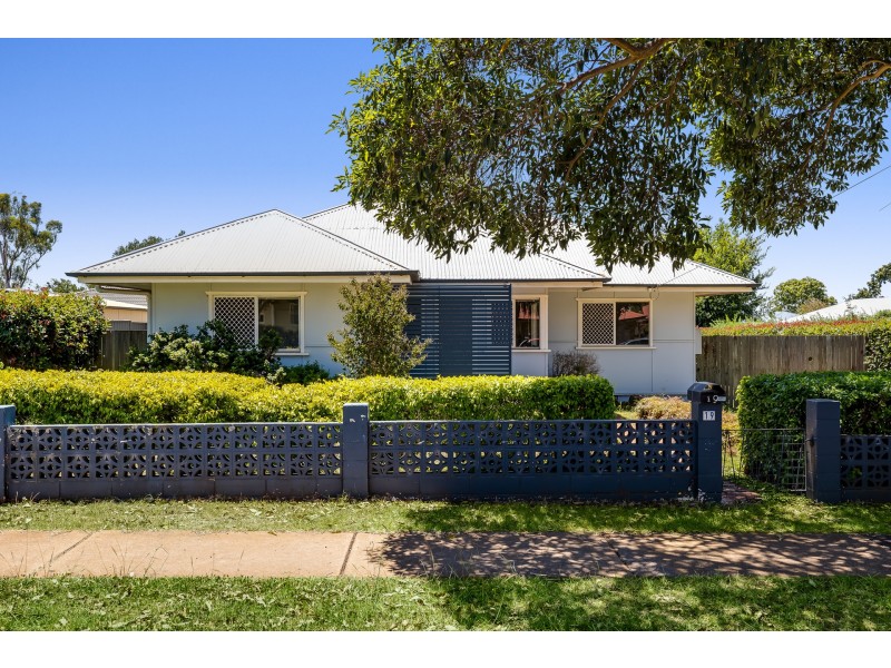 19 Warwick Street, Harristown QLD 4350