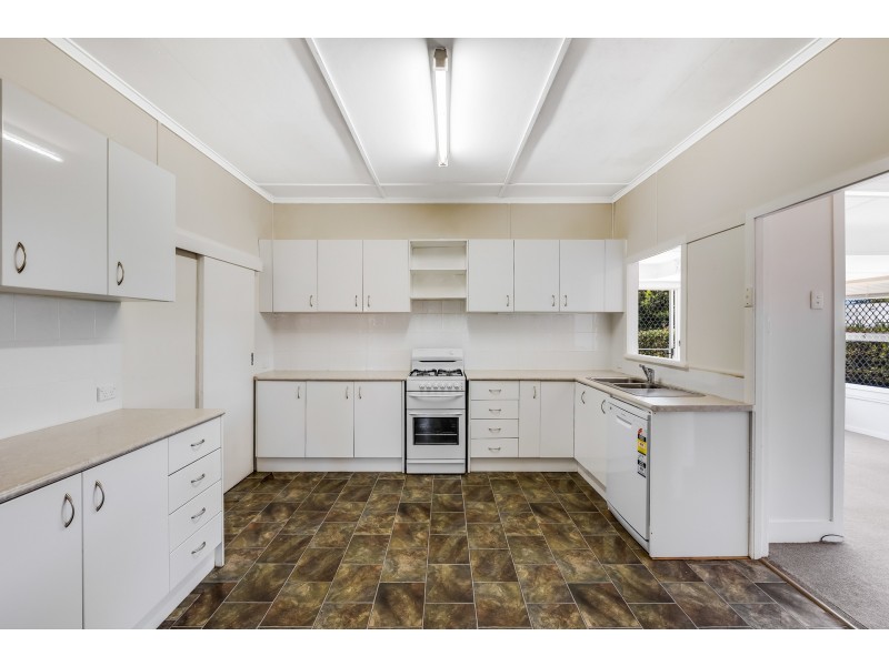 19 Warwick Street, Harristown QLD 4350