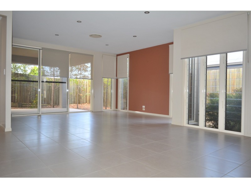 4/223 MacKenzie Street, Centenary Heights QLD 4350