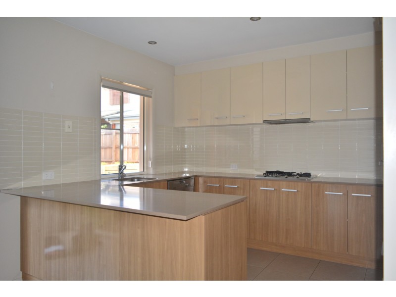 4/223 MacKenzie Street, Centenary Heights QLD 4350