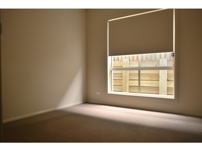 4/223 MacKenzie Street, Centenary Heights QLD 4350