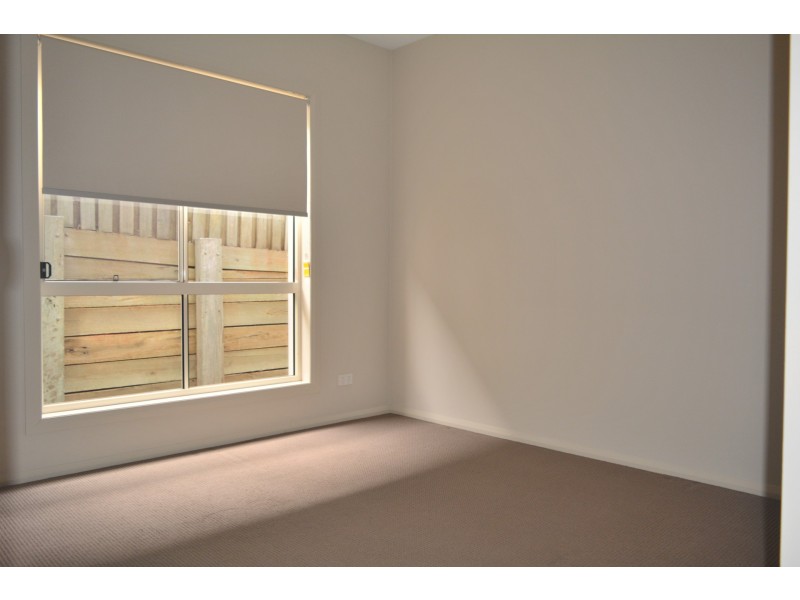 4/223 MacKenzie Street, Centenary Heights QLD 4350