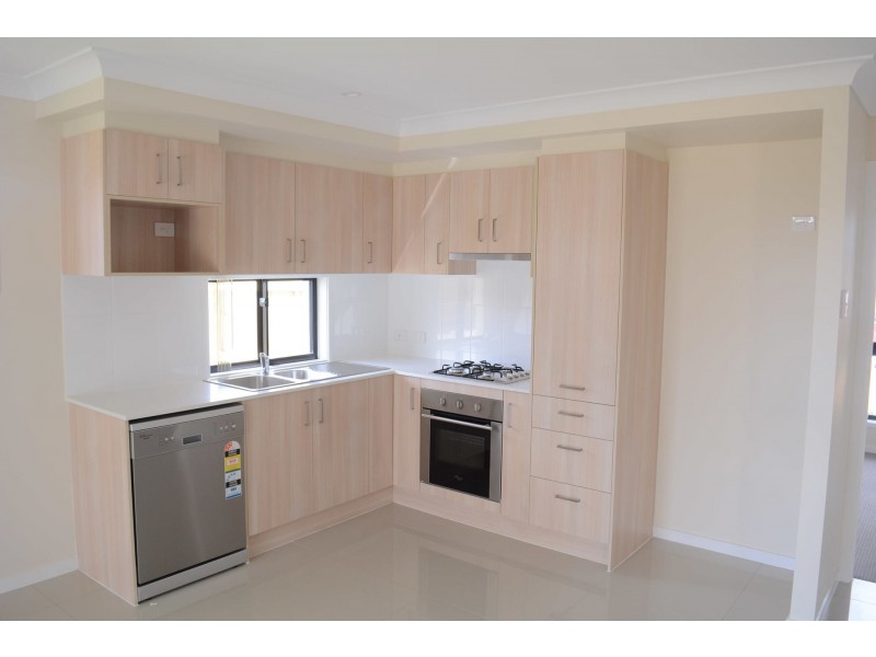 2/21 Kensei Street, Wyreema QLD 4352