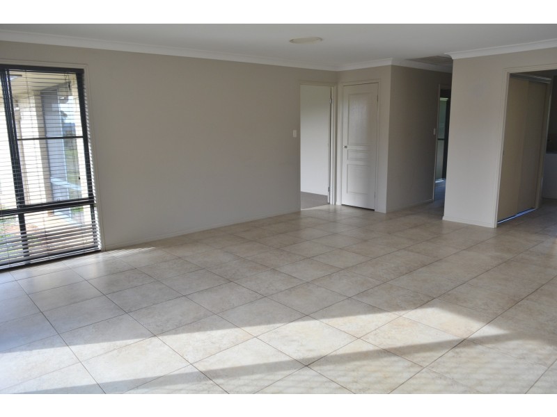 12 Roderick Street, Cotswold Hills QLD 4350