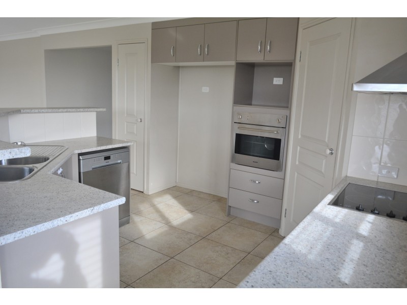 12 Roderick Street, Cotswold Hills QLD 4350
