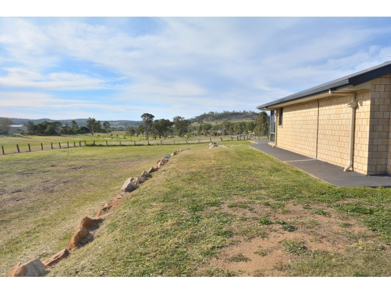 12 Roderick Street, Cotswold Hills QLD 4350