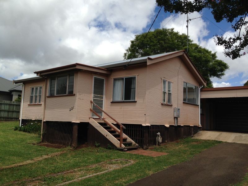 221 MacKenzie Street, Centenary Heights QLD 4350