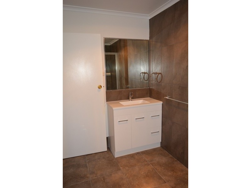 2/5 Agnes Street, Centenary Heights QLD 4350