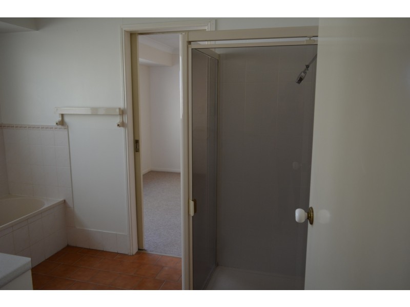 18 Kayser Court, Darling Heights QLD 4350