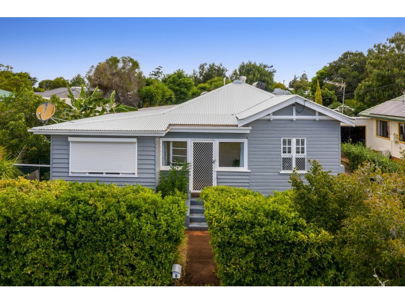 4 Vera Street, Newtown QLD 4350