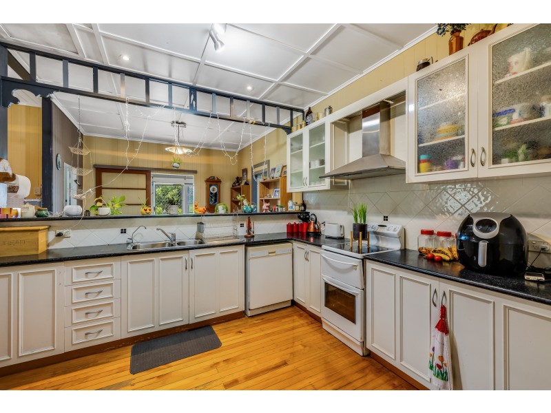 4 Vera Street, Newtown QLD 4350