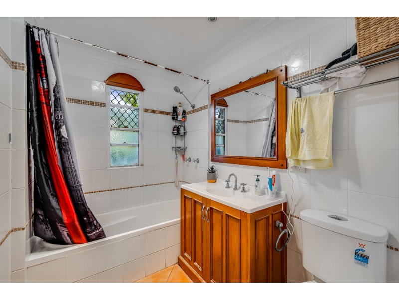 4 Vera Street, Newtown QLD 4350