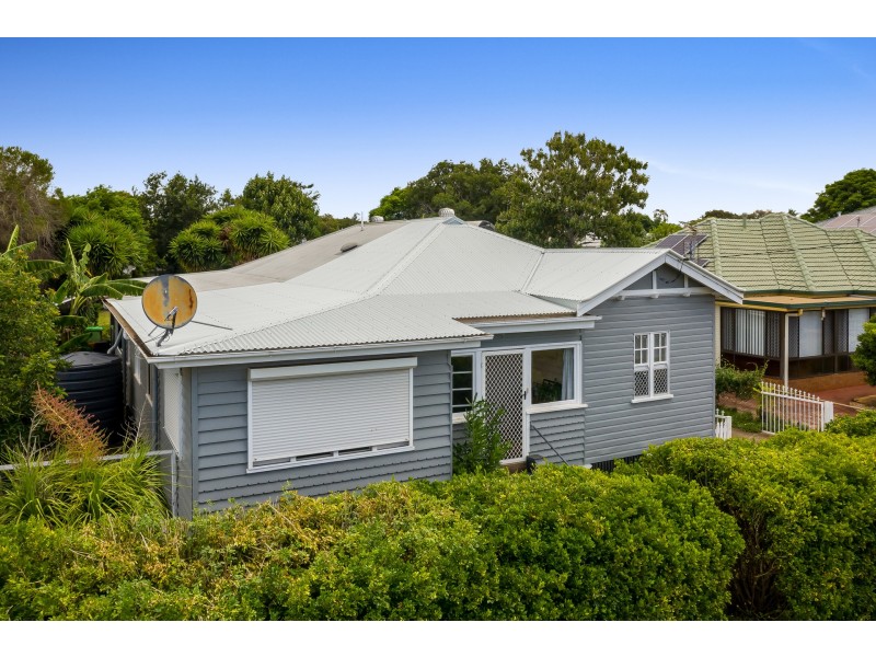 4 Vera Street, Newtown QLD 4350