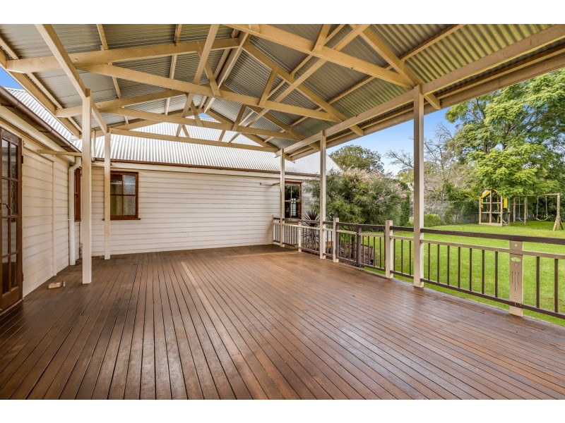 172 South Street, Centenary Heights QLD 4350