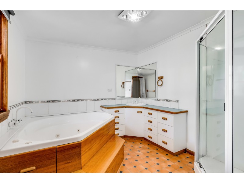 172 South Street, Centenary Heights QLD 4350