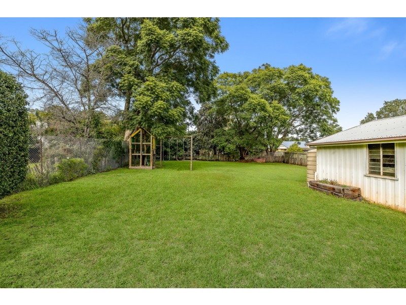 172 South Street, Centenary Heights QLD 4350